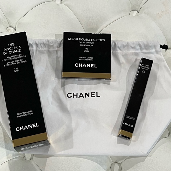 Chanel Pink Diva Limited Edition Brush Set, Compact Mirror and Nail File - Picture 4 of 12